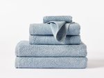 sp23_airweightorganictowel_jade_1_lifestyle_pdp_5_c6ea6b1b-07c2-4b75-8bb9-c0c8ea96243a