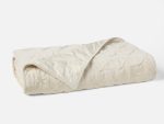 FA24_VelvetTufted_Quilt_Pine_A_0095_304f7cf2-cc1d-4347-967d-aa50a6a0b930-1