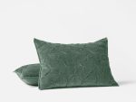 FA24_VelvetTufted_Quilt_Pine_A_0095_304f7cf2-cc1d-4347-967d-aa50a6a0b930-1