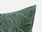 FA24_VelvetTufted_Quilt_Pine_A_0095_304f7cf2-cc1d-4347-967d-aa50a6a0b930-1