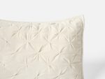 FA24_VelvetTufted_Quilt_Pine_A_0095_304f7cf2-cc1d-4347-967d-aa50a6a0b930-1