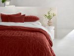FA24_VelvetTufted_Quilt_Pine_A_0095_304f7cf2-cc1d-4347-967d-aa50a6a0b930-1