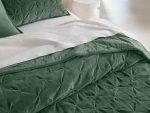 FA24_VelvetTufted_Quilt_Pine_A_0095_304f7cf2-cc1d-4347-967d-aa50a6a0b930-1