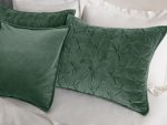 FA24_VelvetTufted_Quilt_Pine_A_0095_304f7cf2-cc1d-4347-967d-aa50a6a0b930-1