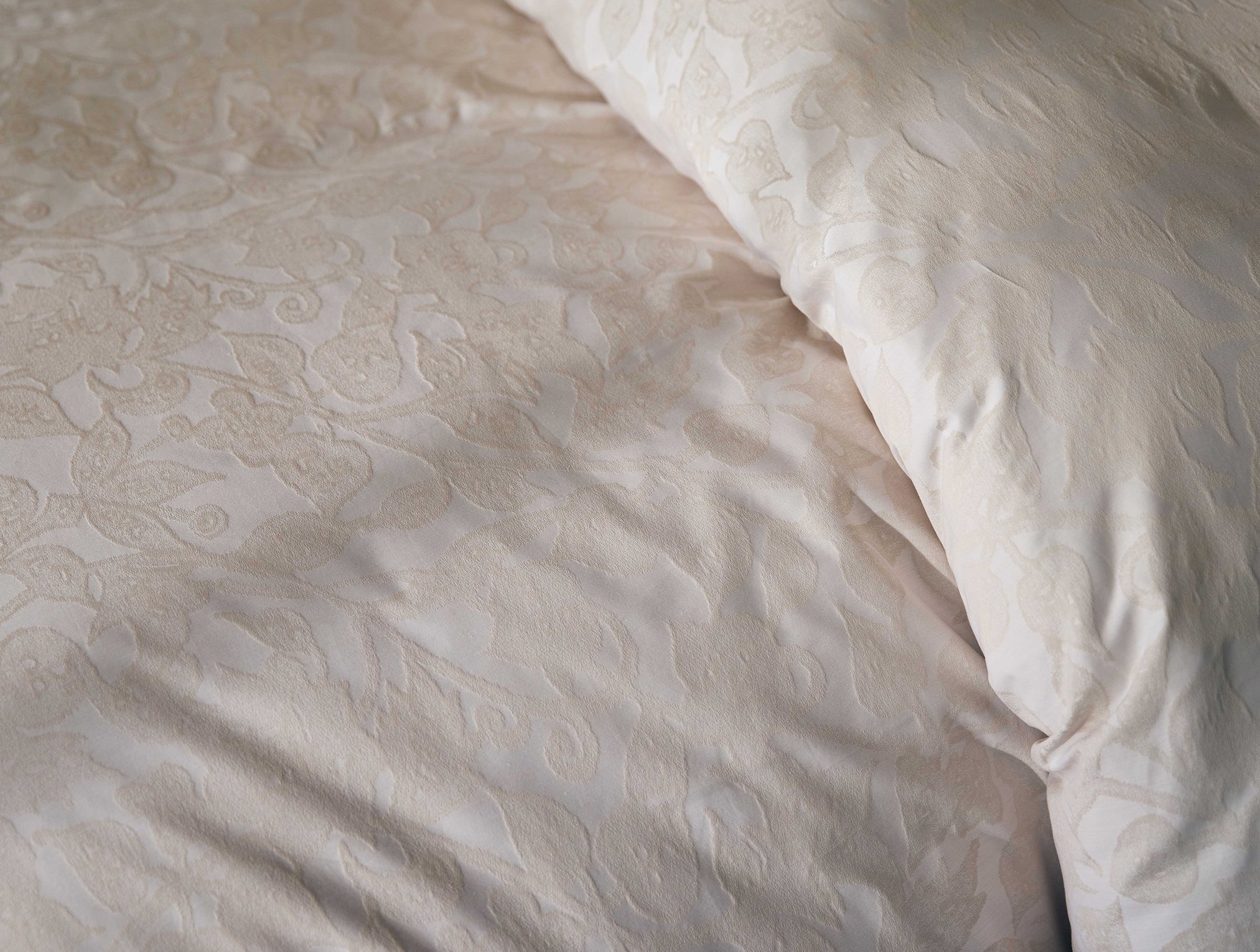 SP24_HeritageBotanical_DuvetCover_AlpineWhitewStone_B_087_new3