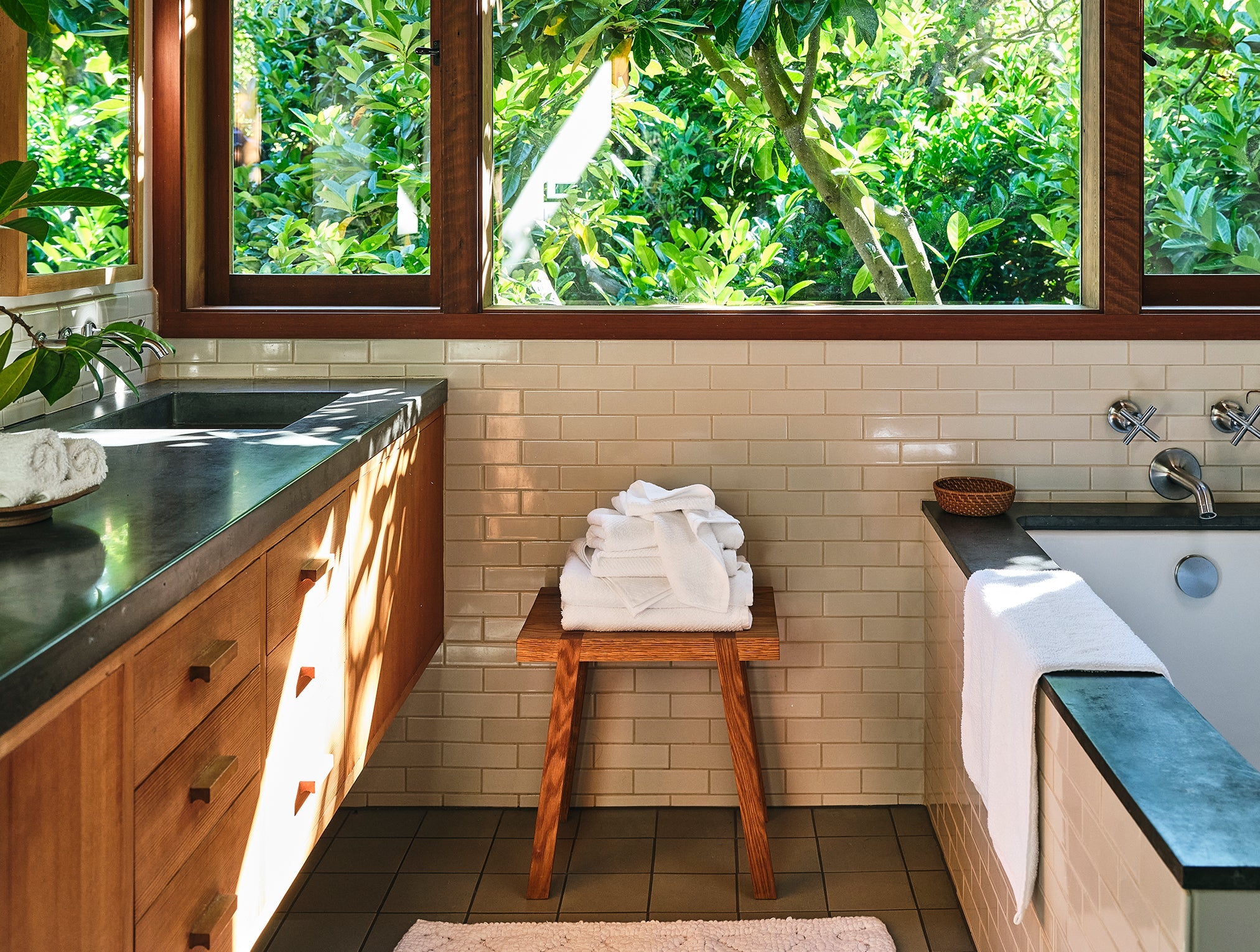 Stack_Towels_AirWeightTowelsWhite_Undyed6pcSet_Hero_SP23_2023_07_2688_1_e_759c5fed-0ee3-4f00-9fb8-bb61de3e9a48