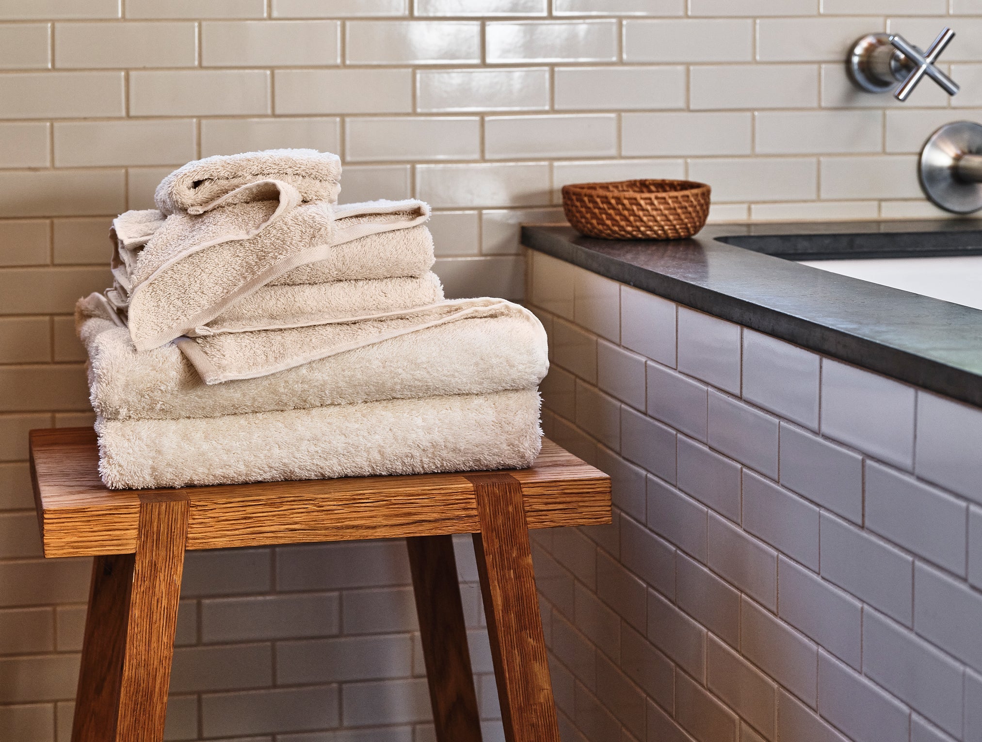 Towels_Cloud_Loom_Bath_Undyed_Details_SP23_2400_1_3_cb4b798d-e75f-4084-b64b-57a65e570f46