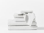 sp23_airweightorganictowel_jade_1_lifestyle_pdp_5_c6ea6b1b-07c2-4b75-8bb9-c0c8ea96243a