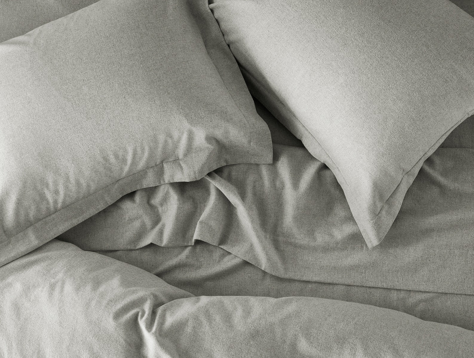 cloud_brushed_flannel_duvet_cover_palegrayheather_bedoverhead_f17_2_3_1_1_63011b89-9800-43c2-8513-30e8a7c01550