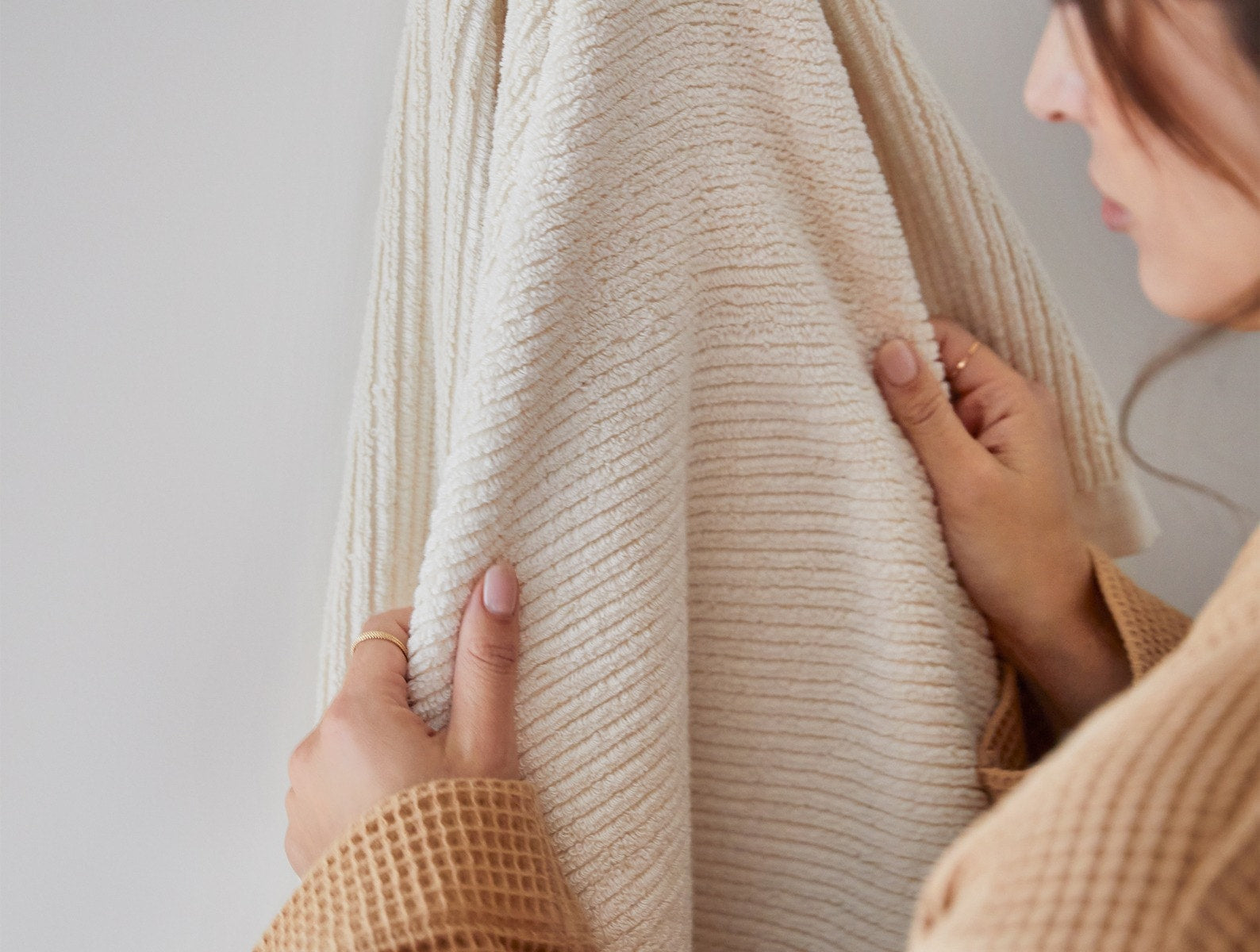 pdp_lifestyle_temescal_towels_coyuchicotton_a_sp22_8562_1__2_f80e44b5-aba4-45ac-ae01-96da567293ef