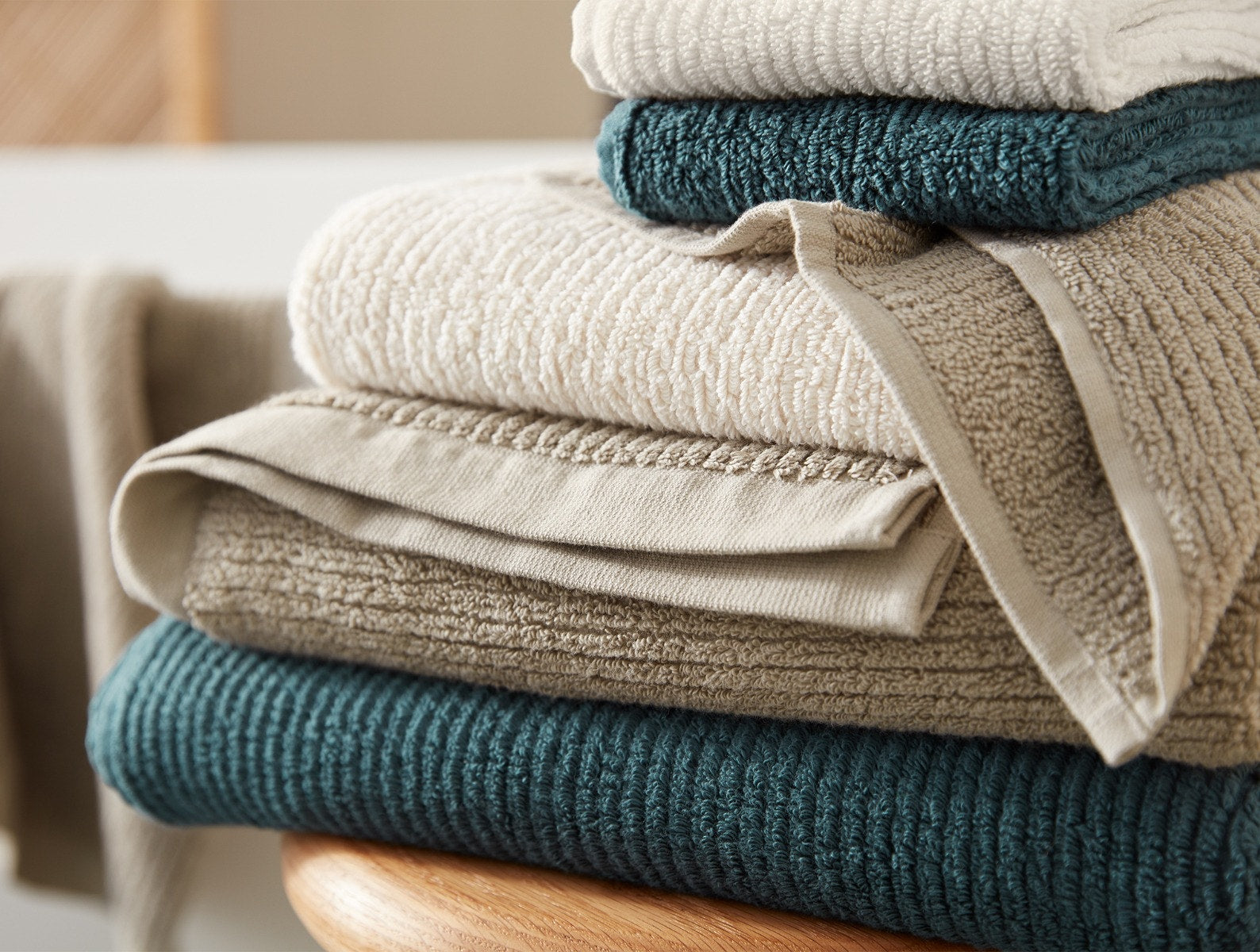 pdp_lifestyle_temescal_towels_mix_b_sp21_detail_0971_1_039b6b01-5f9e-48c7-8f9c-dfc03d21f12a