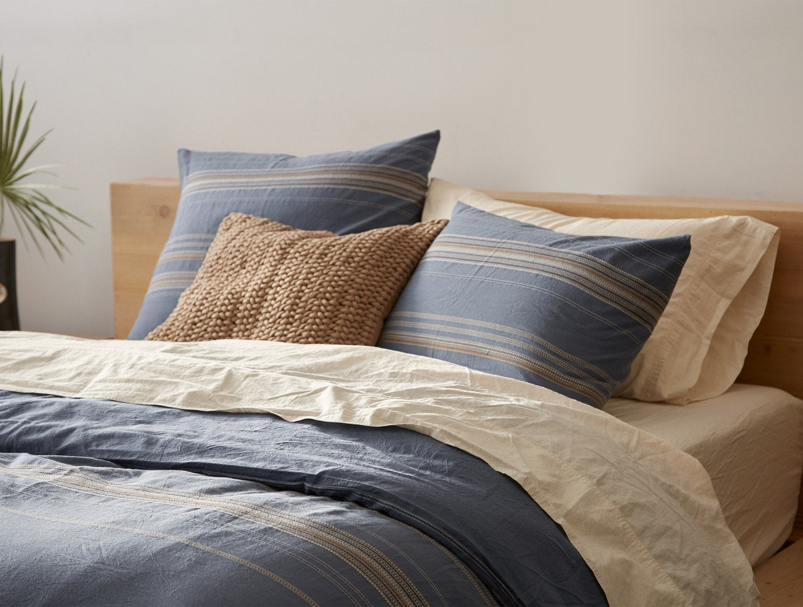 pdp_lobos_duvet_azure_a_sp21_detail_33300_1__1_6f9e2b35-e4fc-4cd6-8d75-f31b4c3ae86f