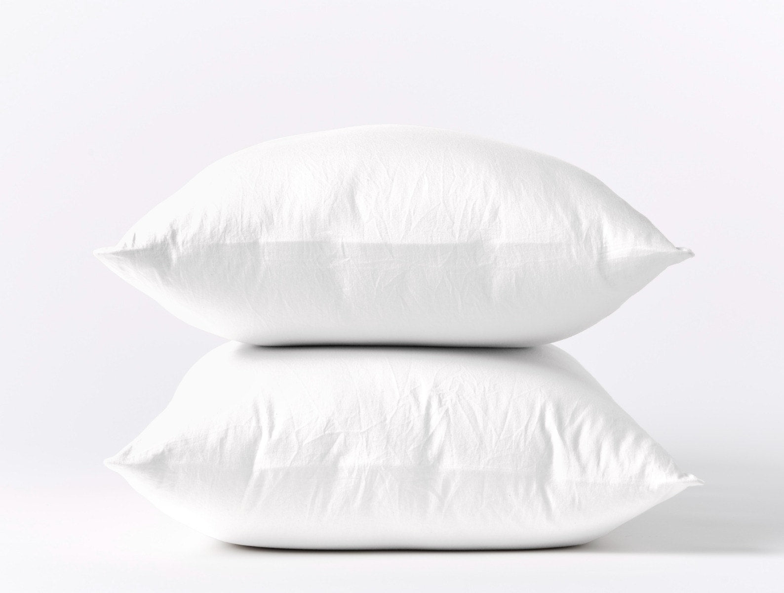 pdp_relaxedsateen_pillowcase_alpinewhite_b_fall21_0893_pdp_29712ef2-0da2-4964-9b2d-73f42a2bd4e3