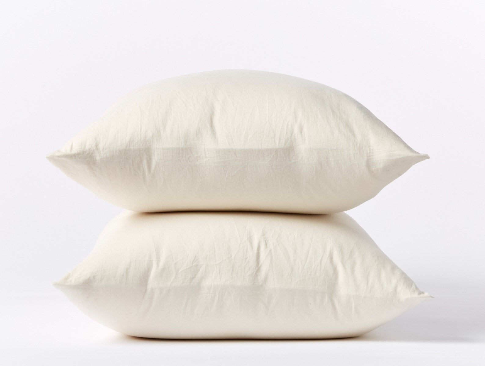 pdp_relaxedsateen_pillowcase_undyed_b_fall21_0893_pdp_e13013f0-c479-44cf-882e-2b4c5ab2bca1